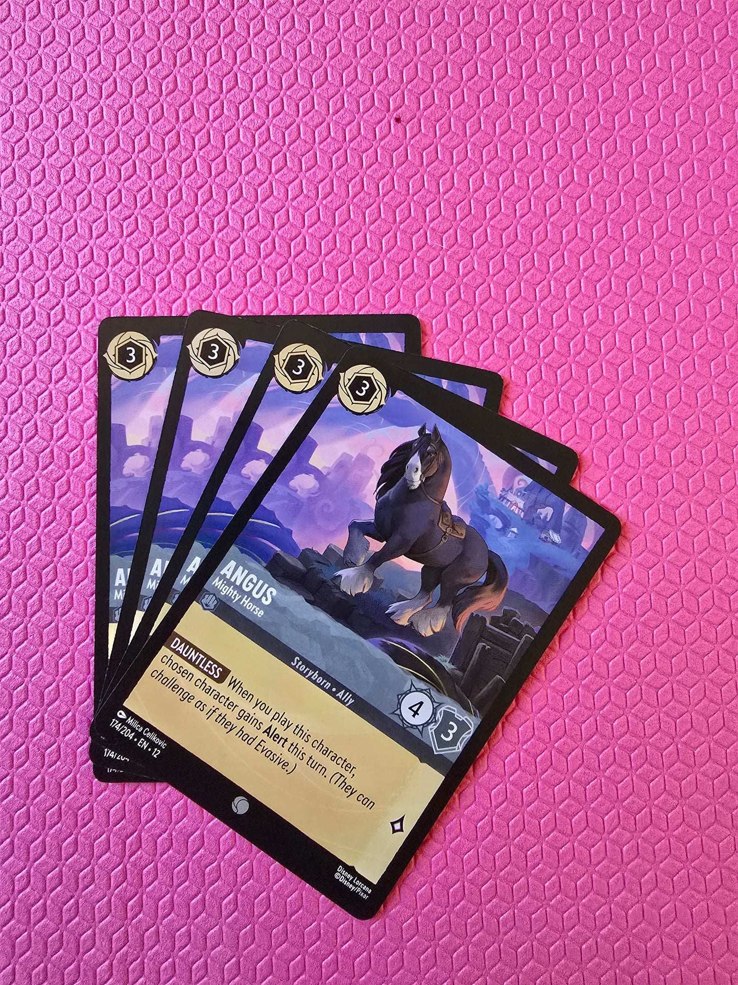4x Angus - Mighty horse