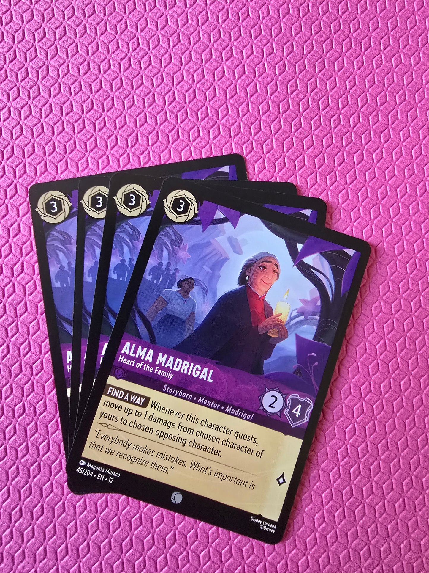 4x Alma Madrigal - Heart of the family